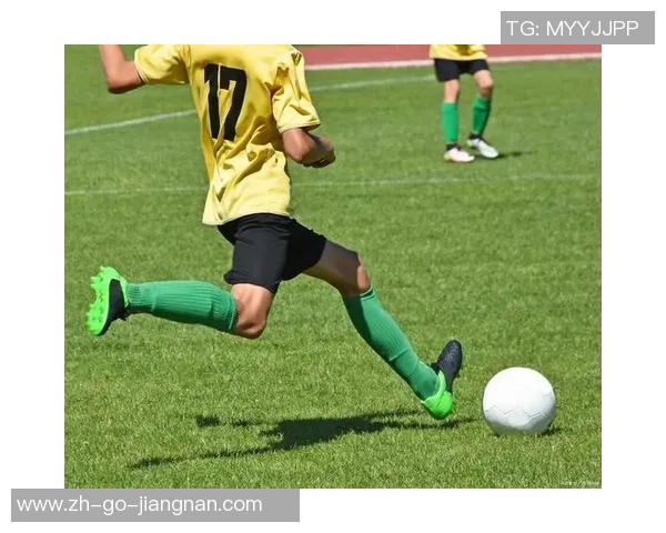 足球踢脚的正确位置与技巧解析让你在场上更加出色