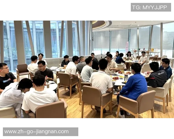 足球陈锐：从草根球员到职业联赛的奋斗与梦想之路